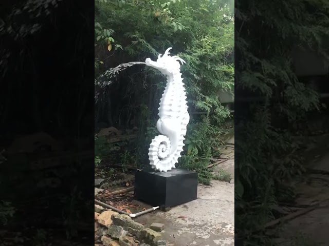 Contemporary Seahorse Garden Fountain Outdoor Fiberglass Sculpture Customized