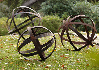 China Hollow Corten Steel Lawn Ball Rusted Metal Garden Sculptures Custom Size supplier