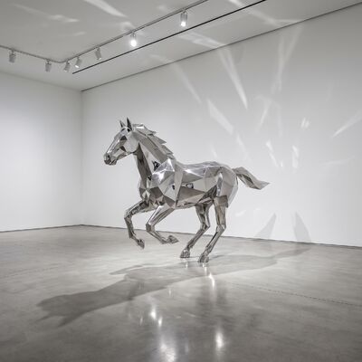 Modern Geometric Galloping Horse Sculpture — Mirror Polished Stainless Steel Art Statue for Luxury Garden, Hotel Lobby & Outdoor Plaza